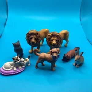 Lot of 7 Vintage Animal Action Figures